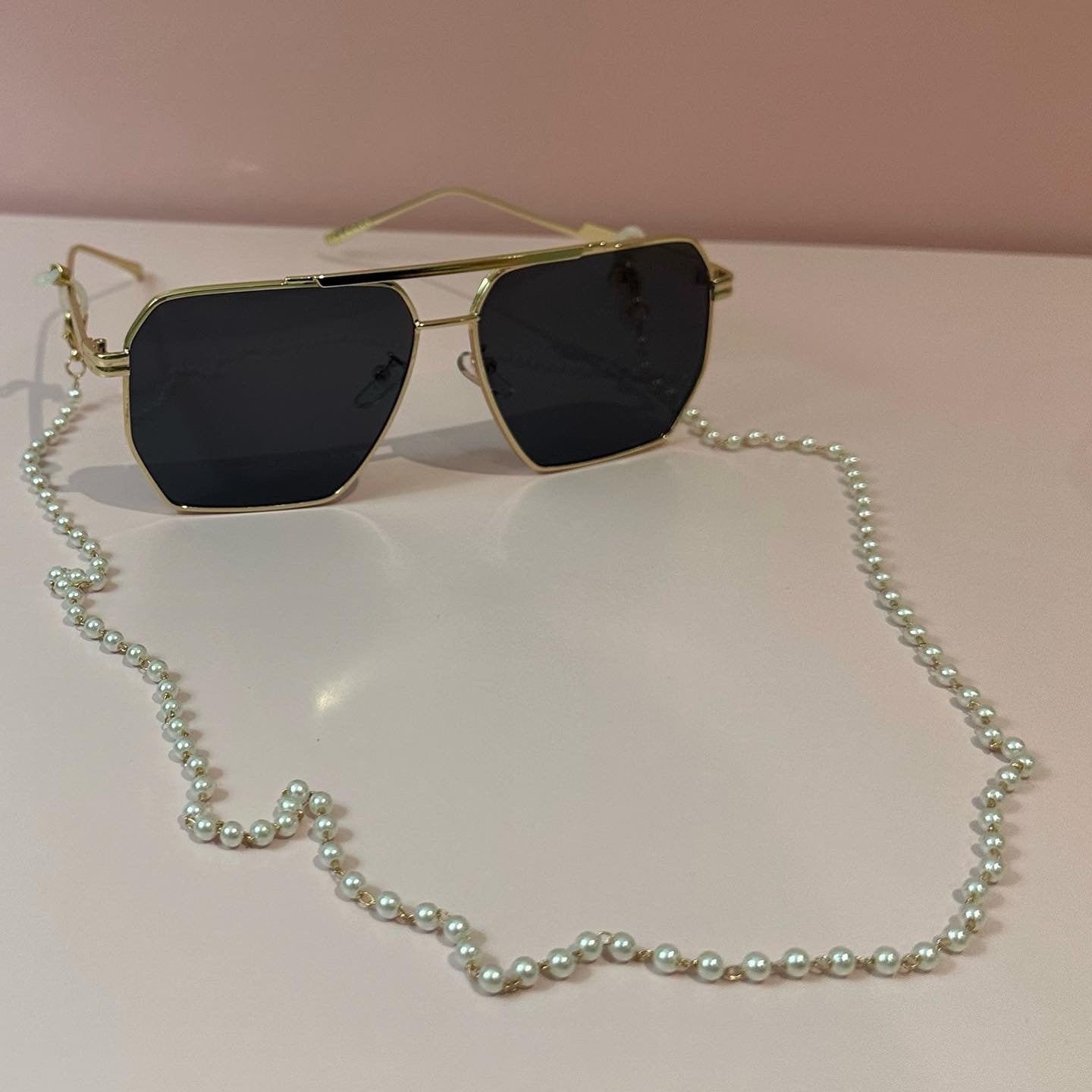 MILACCOLLECTION Pearl Beaded Sunglasses Chain